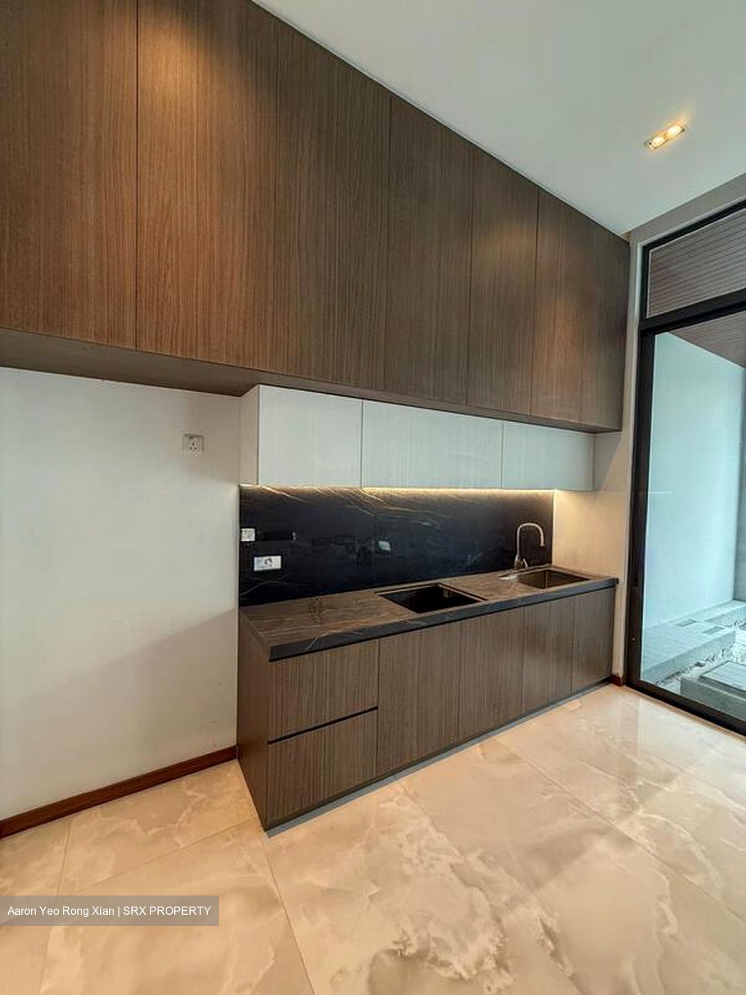 Frankel Estate (D15), Terrace #519682461